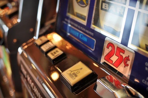 Fa Cai Shen Deluxe five-reel slot game displayed on montirtoto mobile app with bonus feature active